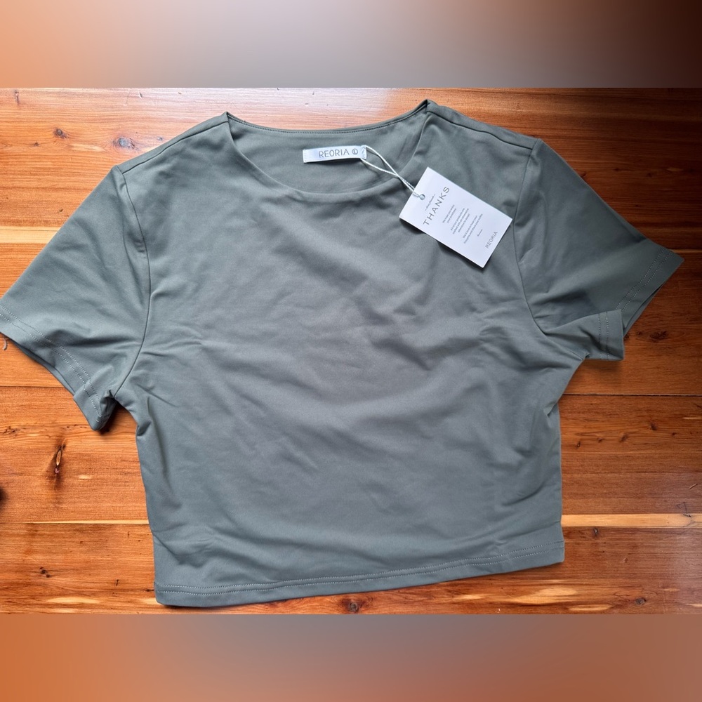 Reoria Women’s Olive Green Cropped T-Shirt Size L NWT